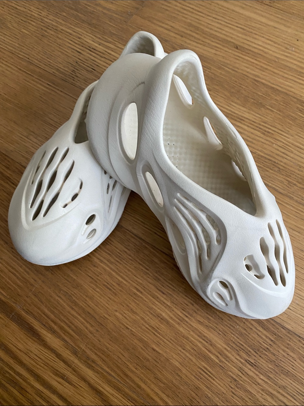 Adidas Kids Yeezy Foam Runner Slip On Casual Shoes Size 4